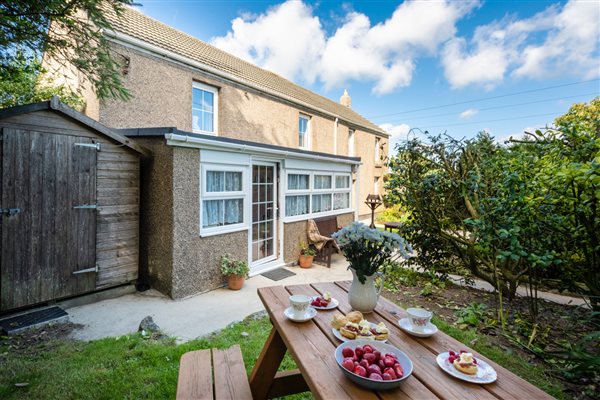 A CREAM TEA IN THE GARDEN